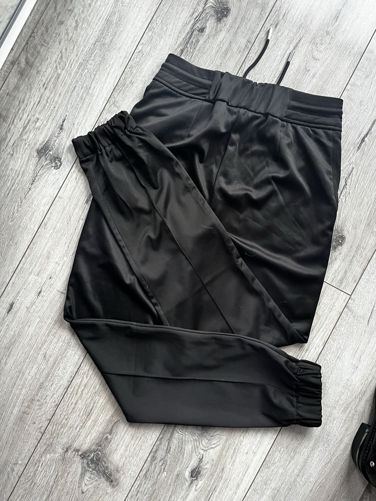 Slodnie dresowe guess dres xs czarne