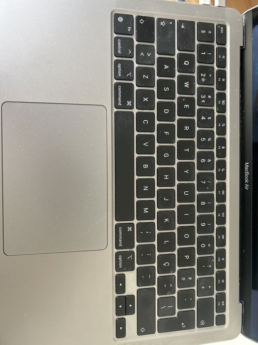 MacBook Air M1 2020 – 8GB/256GB – Funcional, ecrã danificado