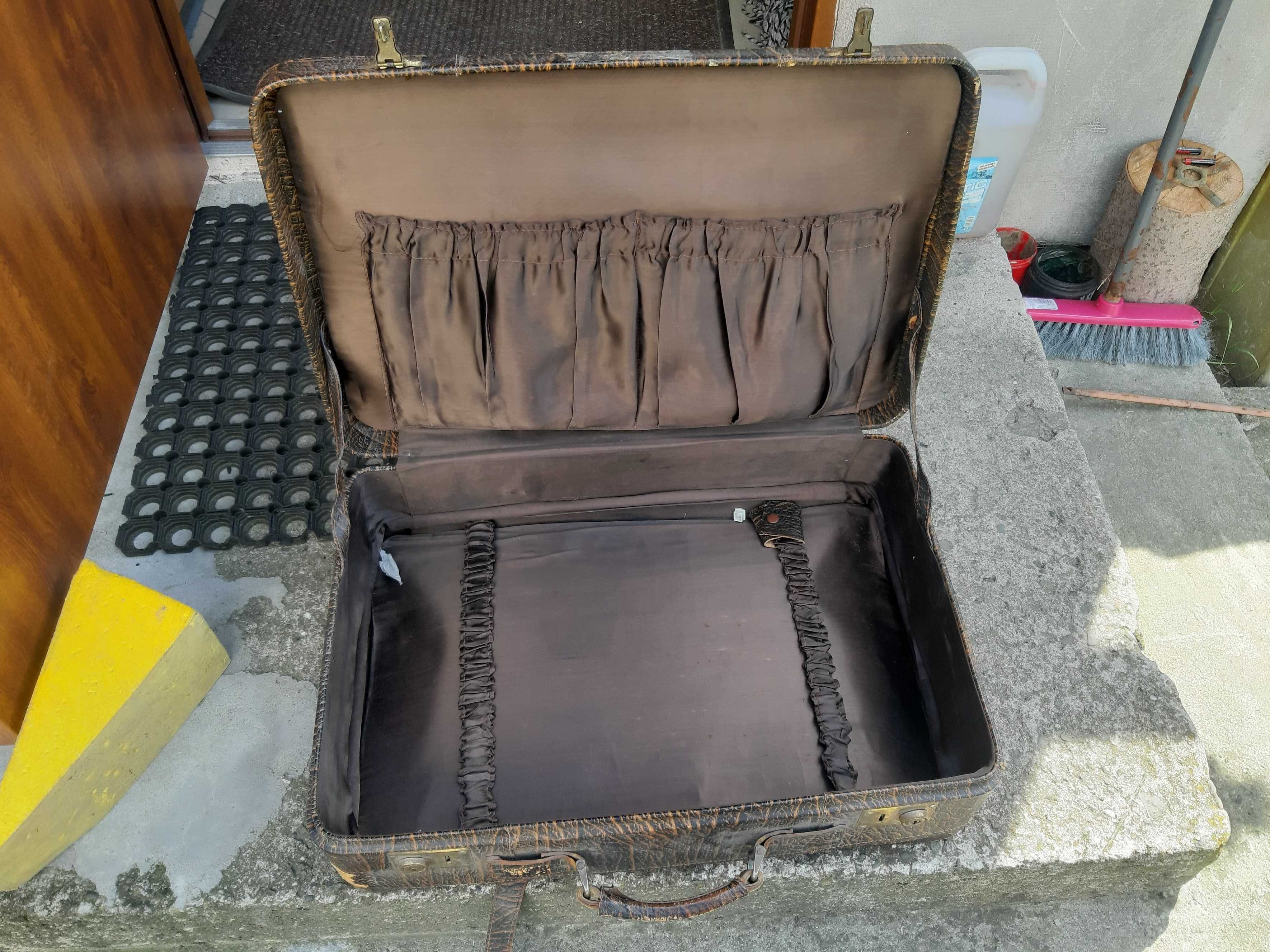 walizka stara z strychu prababci wymiar 60 cm X 40 cm X 9 cm