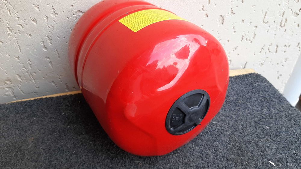 Розширювальний бачок для опалення 8 літрів Made in Italy