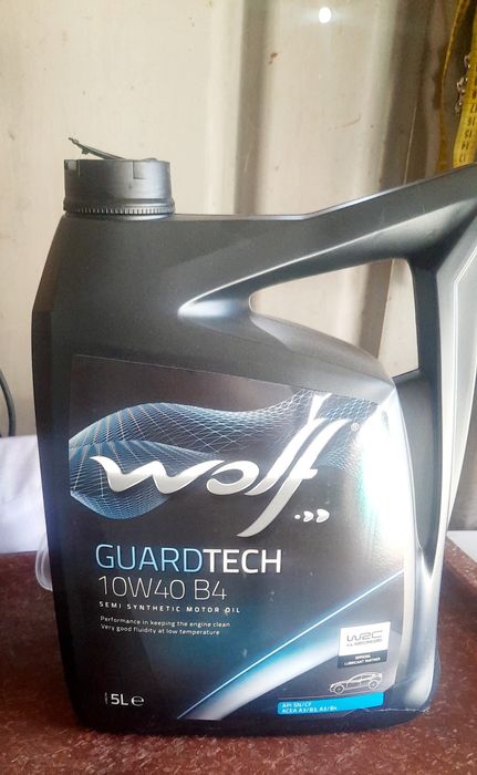 Масло моторне Wolf 10w40.