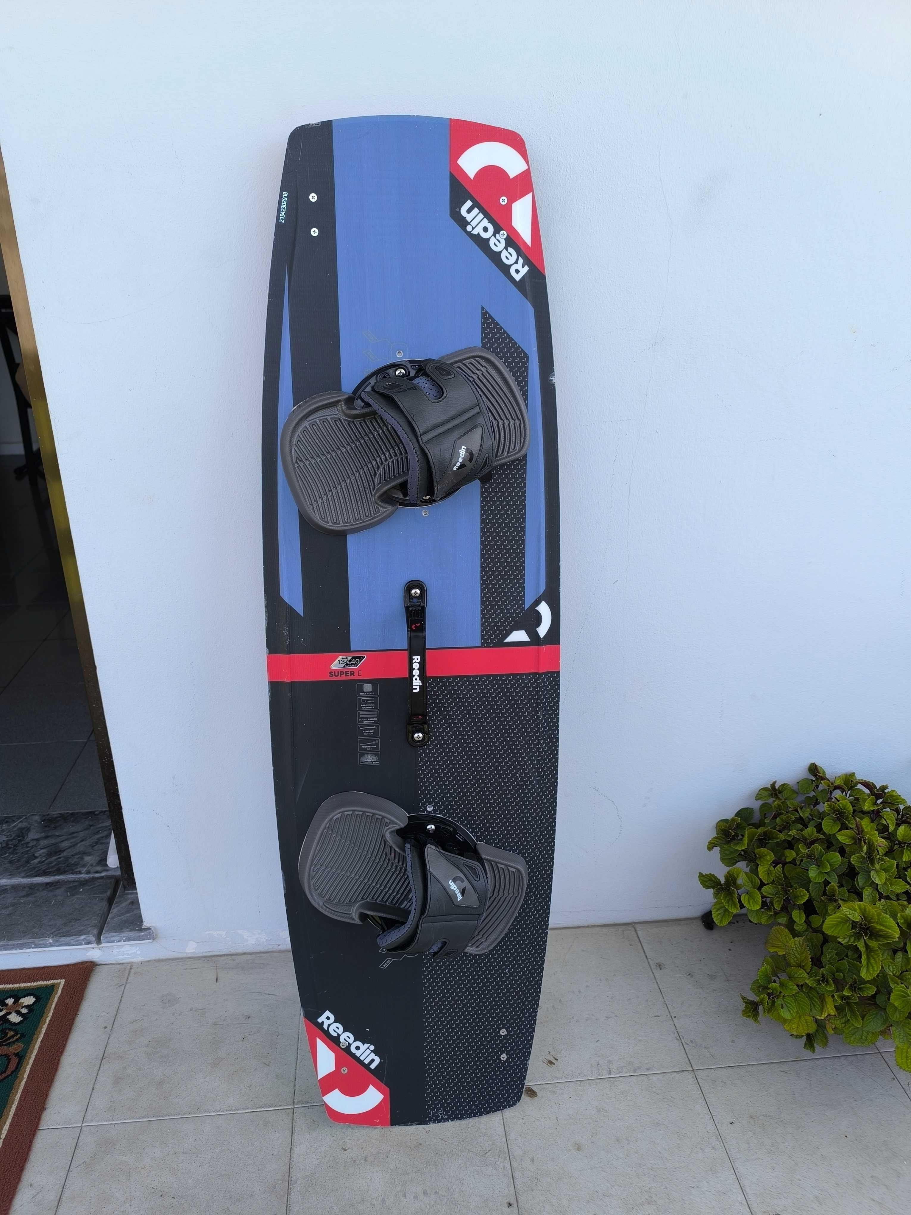 Prancha Reedin Kitesurfing+FootPads