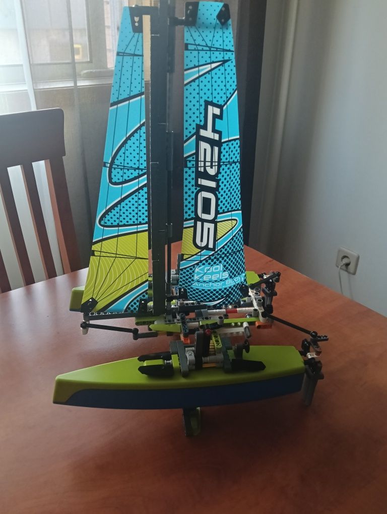 Lego 42105 como novo