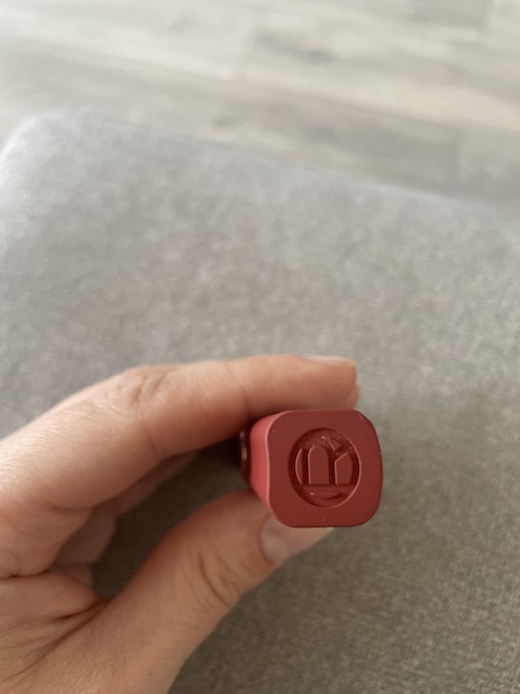 Loreal pomadka intense volume matte uzyta do swatcha