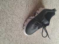 Lekkie czarne adidasy r.37