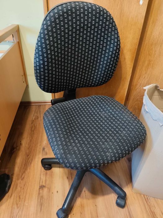 Krzesło biurowe na kółkach