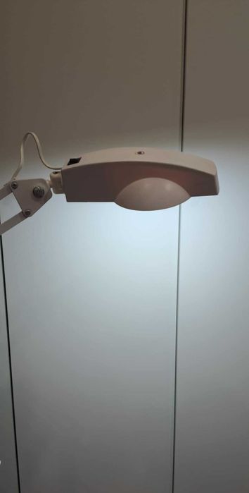 Lampa 002 manicure na statywie regulowanym