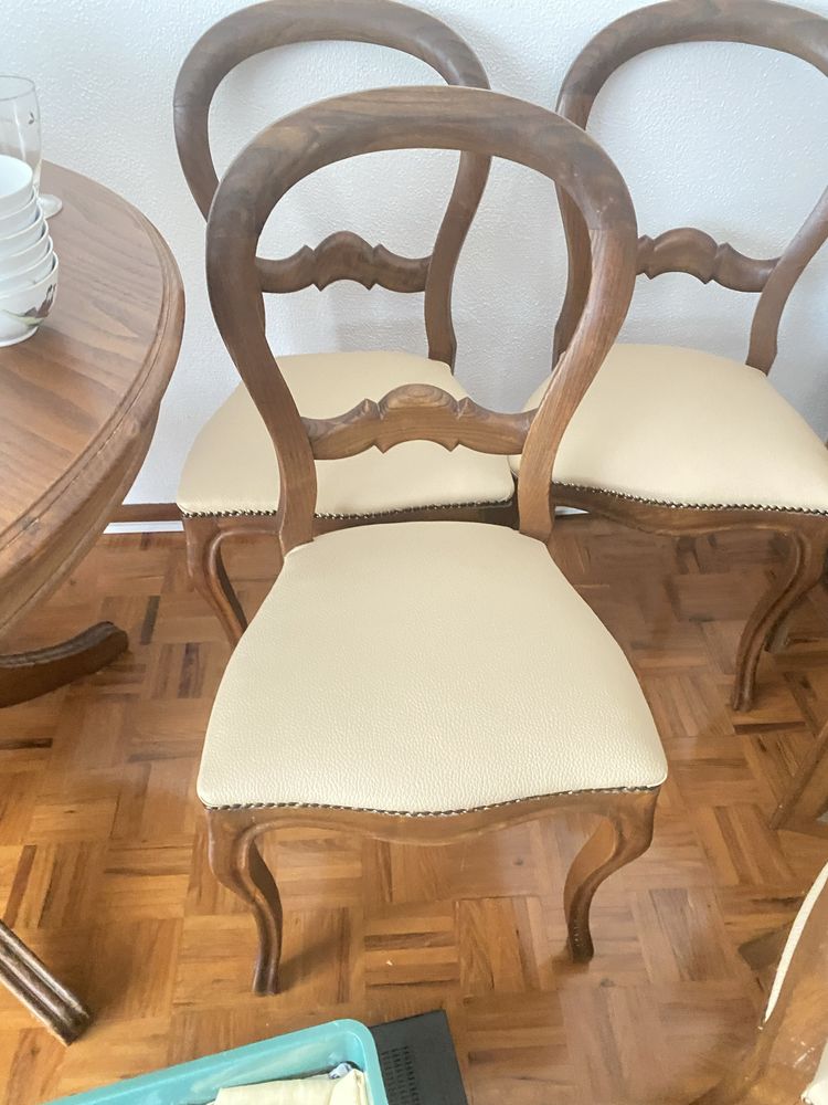 Mesa de madeira + 5 cadeiras