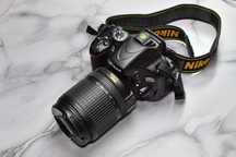 Фотоапарат Nikon D5100 з об'єктивом Nikon 18-140 mm 3.5-5.6G ED VR DX