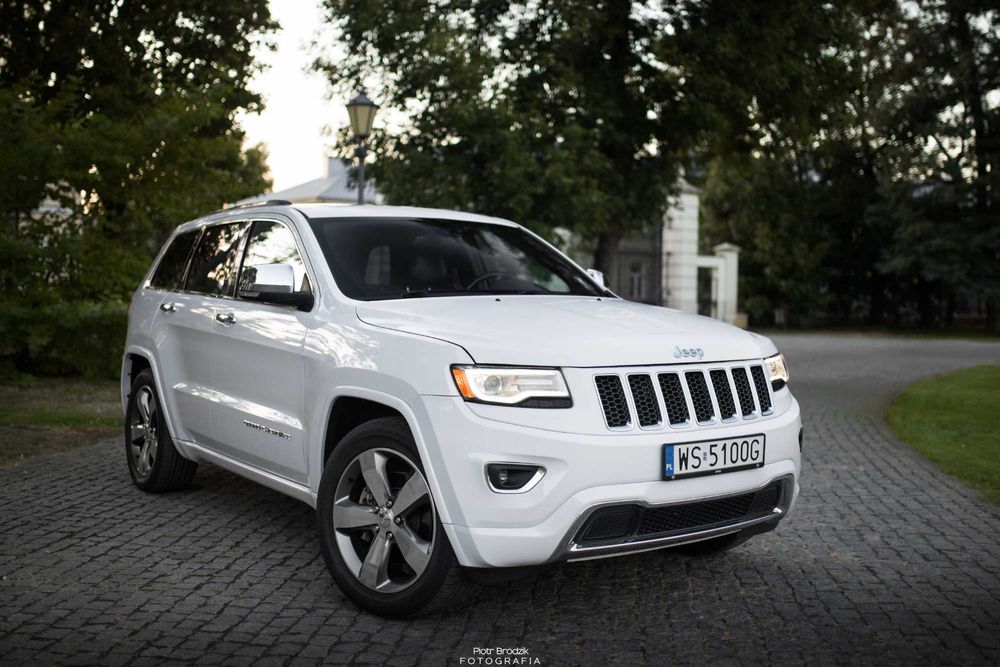 Biały JEEP GRAND CHEROKEE WK2 5.7 HEMI Benzyna 351KM Overland 2016r