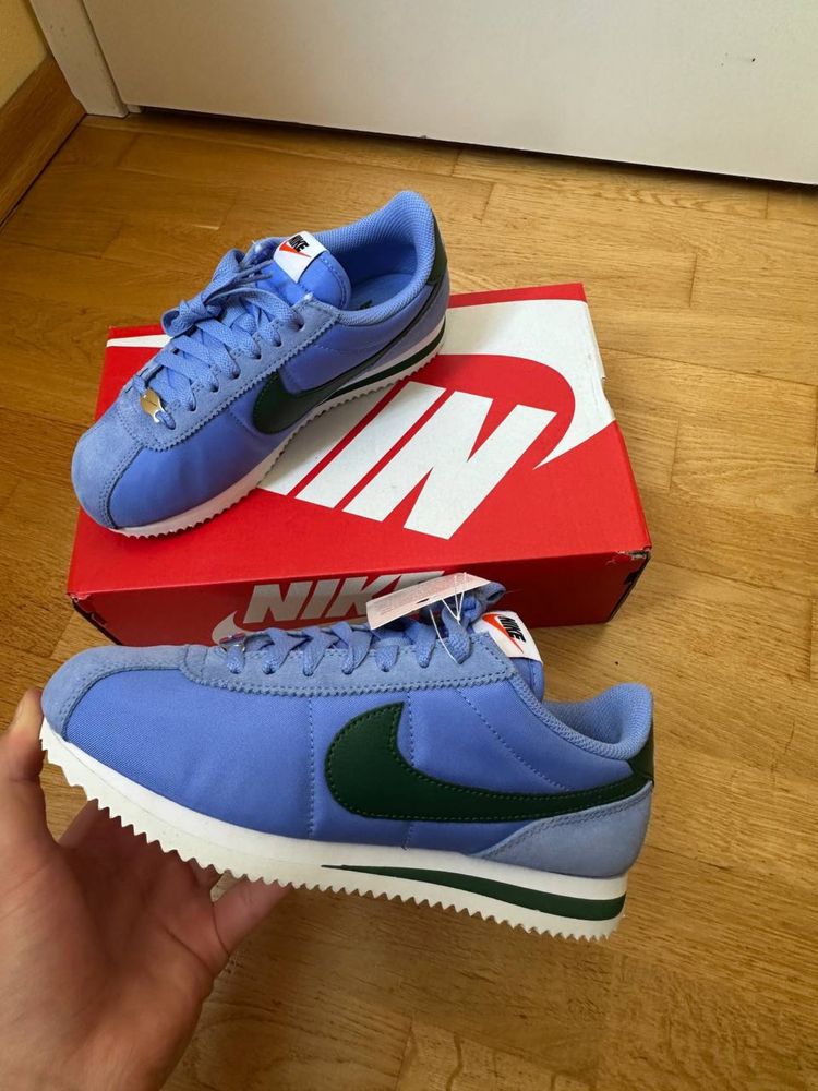 Кросівки жіночі Nike