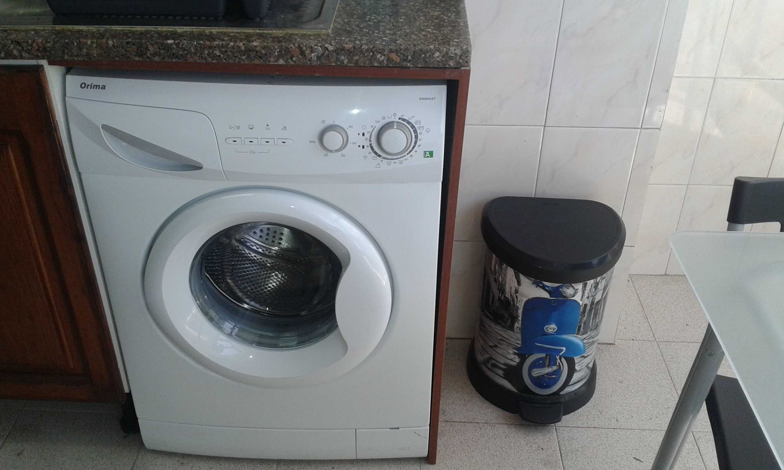 Alugo quarto ao lado da FCT - Serrado
