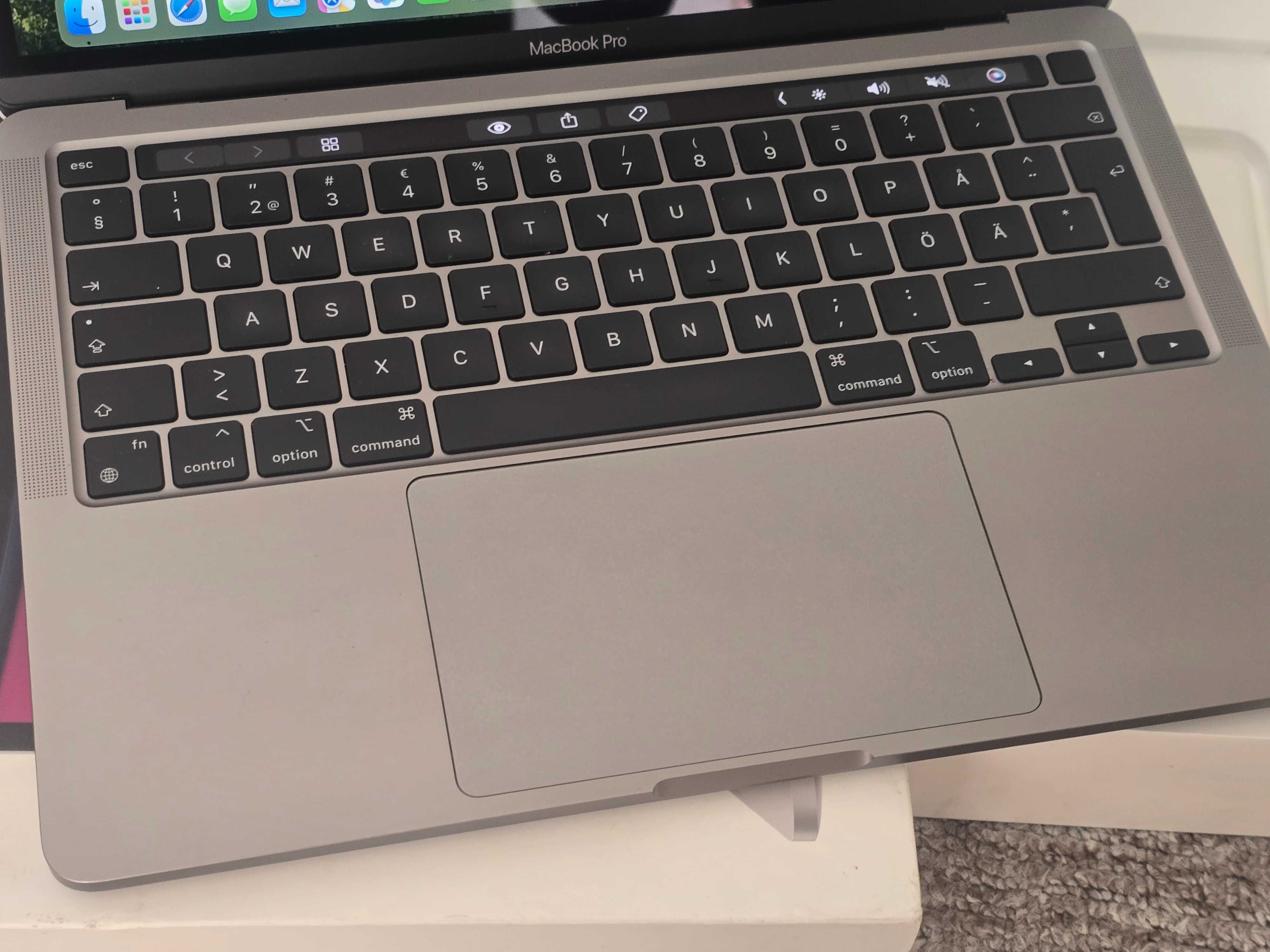 Macbook Pro 13"  (2020) Touchbar  M1 •8Gb •256Gb