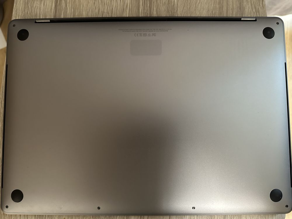 Продам Macbook pro 15 (2017) A1707 512Gb