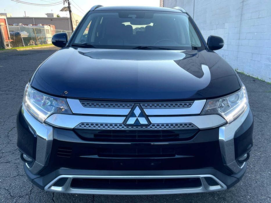 Mitsubishi Outlander Special Edition S-AWC      2020