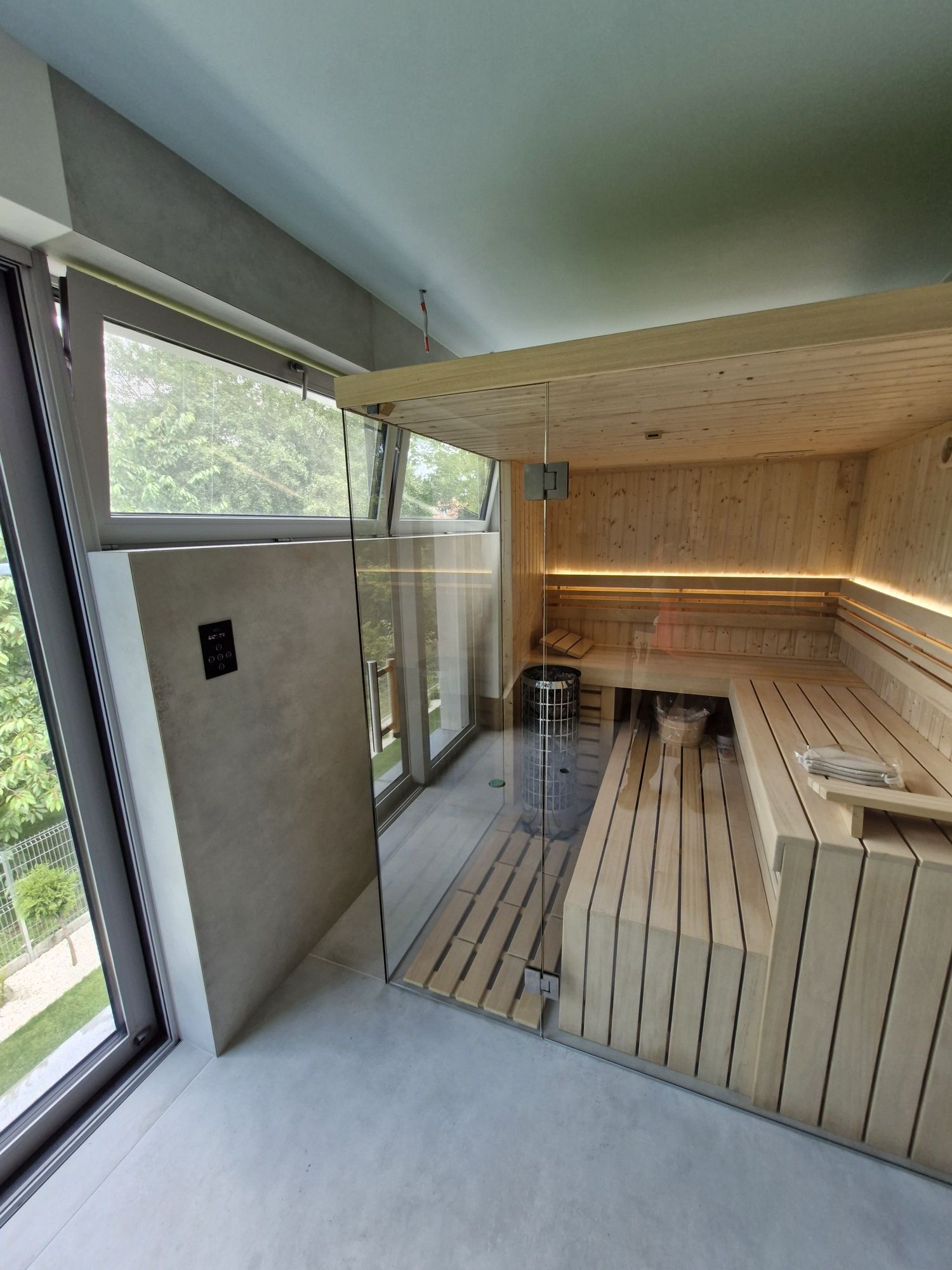 Sauna fińska z przeszkleniem