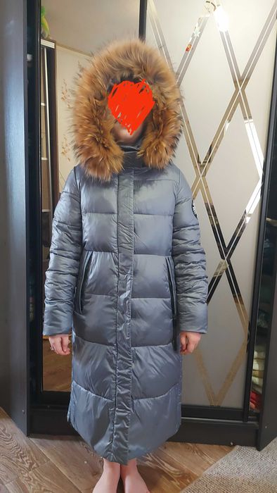 Плащ зимовий з натуральним хутром на капюшоні