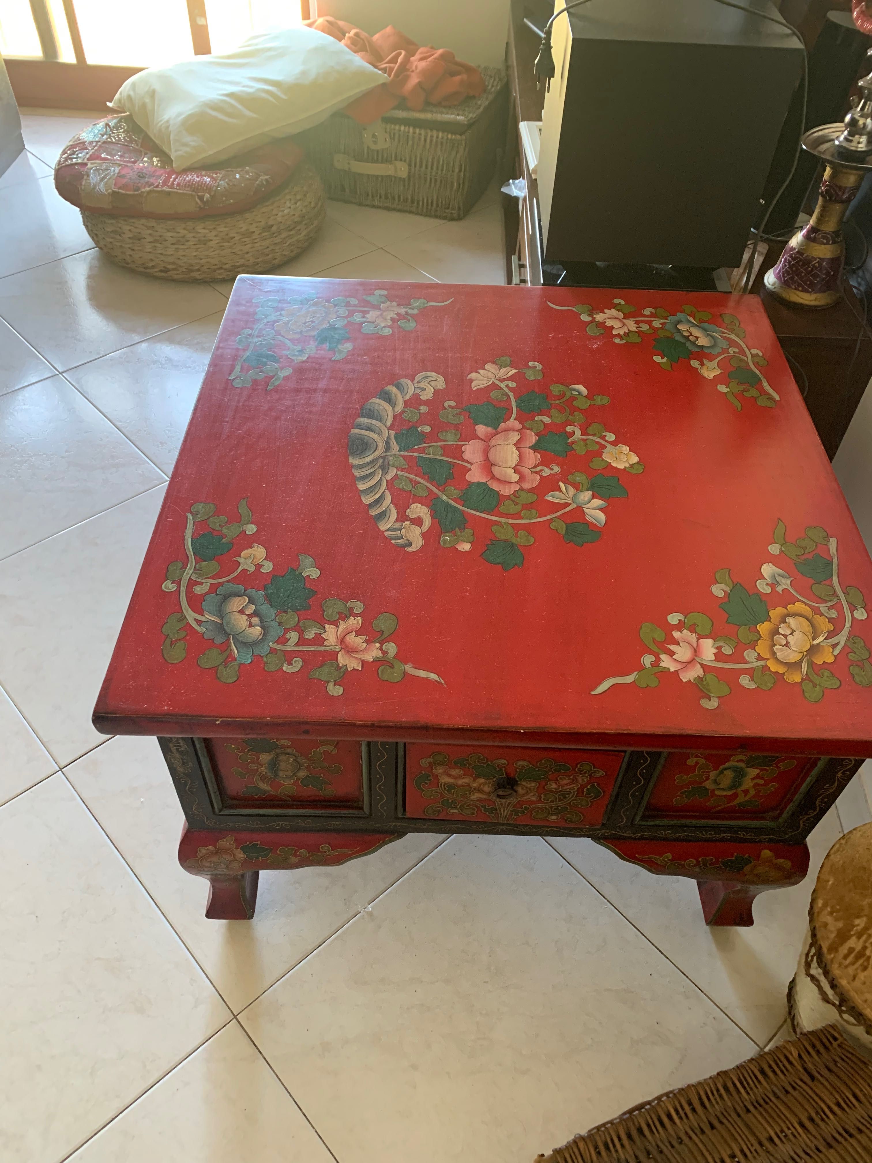 Mesa de apoio estilo oriental