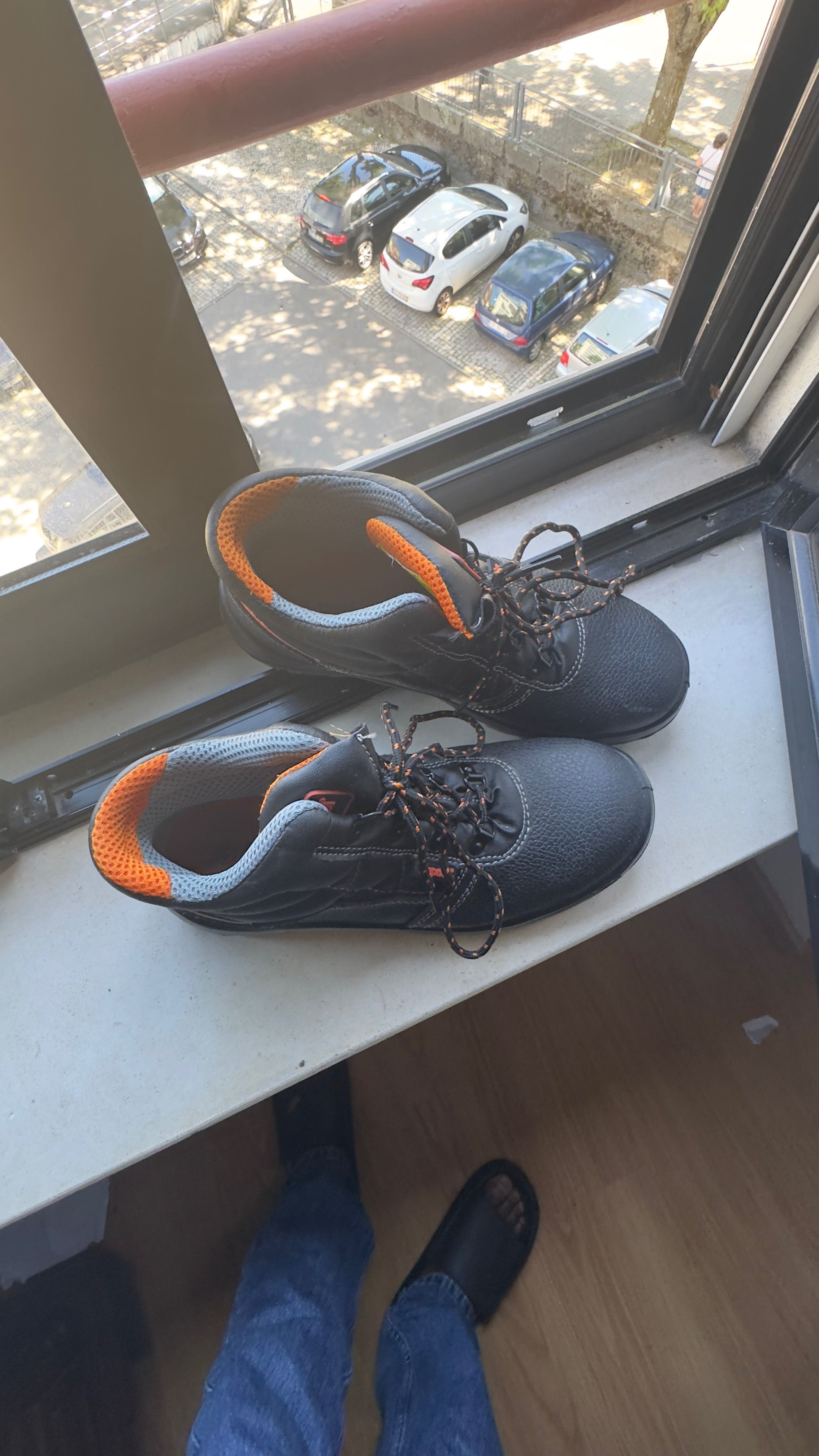 Vendo bota para obras número 41 nova marca kapriol
