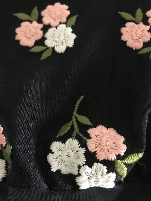 Vestido preto bordado