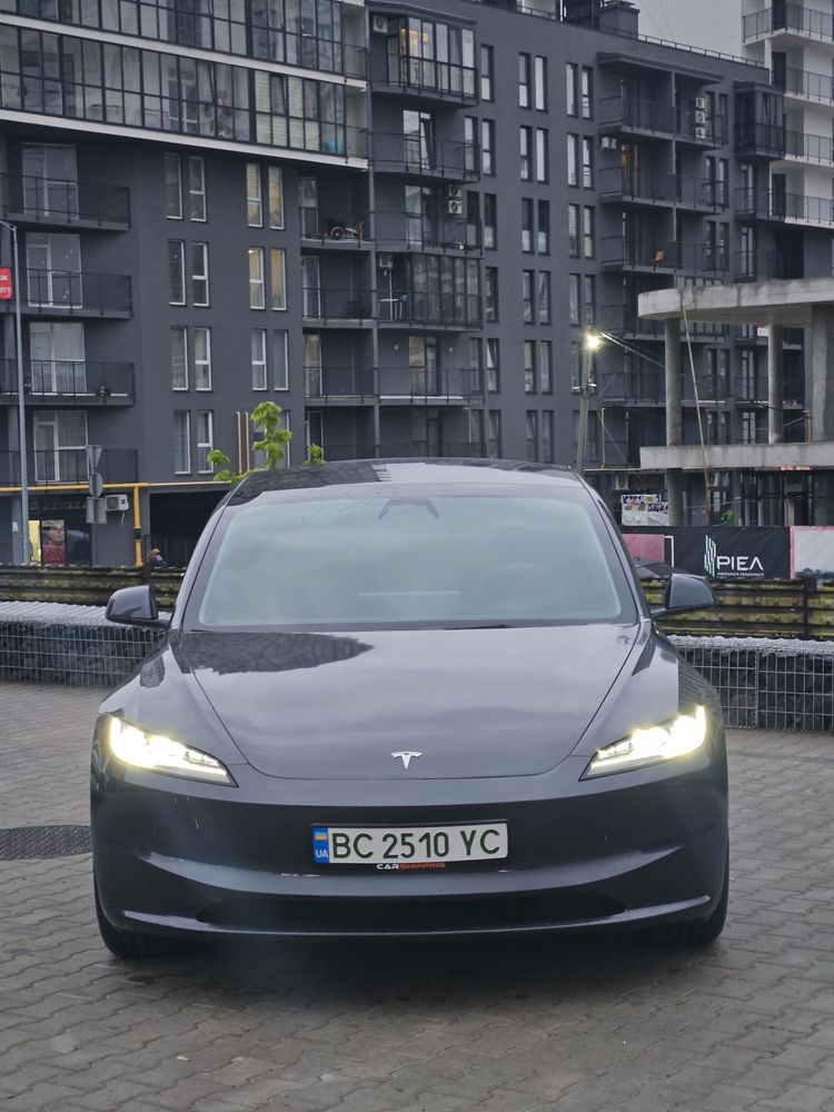 Tesla Model 3 2024