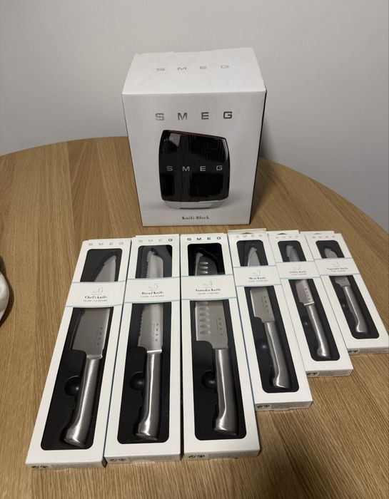 Faqueiro da Smeg com facas