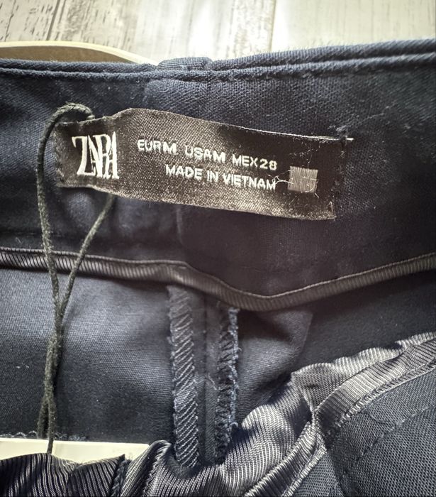 Szorty ZARA z paskiem, klasyczny fason, rozmiar M