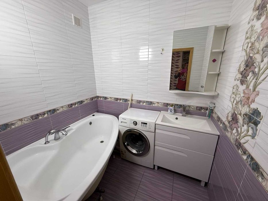 Продам 2 комнатную квартиру с кладовкой в Радужном