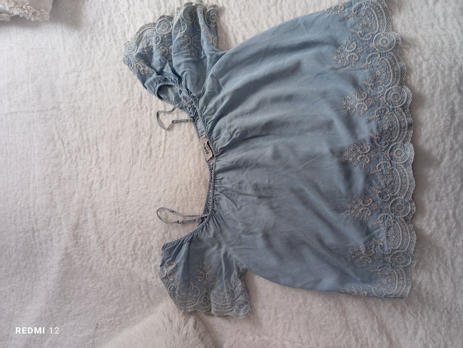 Bluzka odkryte ramiona