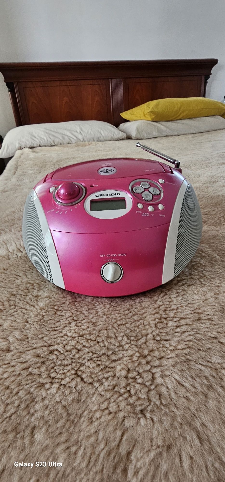 Vendo Grundig Rádio Leitor de CDs, Digital MP3, como NOVO.
A funcionar