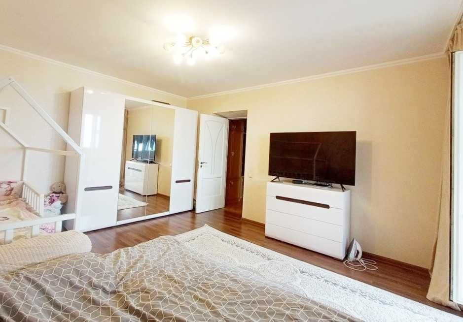 Продам 3к 71м Березняки Дніпровська набер 13 Цегляний Видовий Будинок