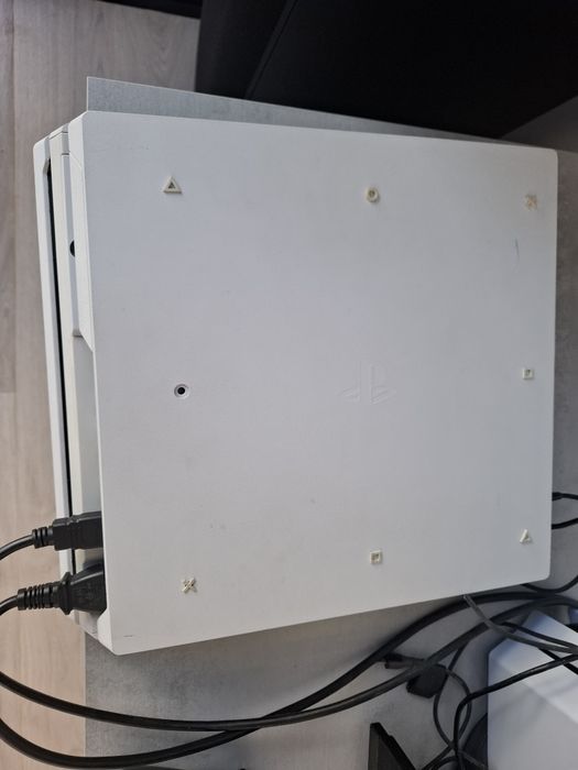 Playstation 4 Pro branca em bom estado