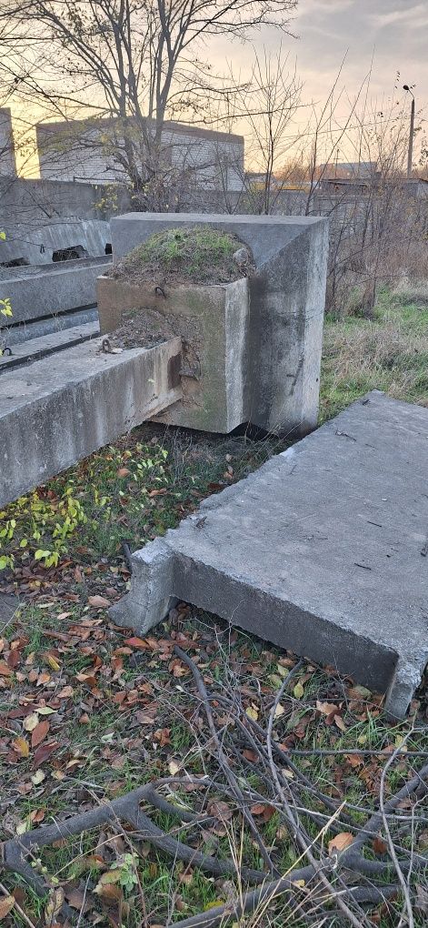 Колоны  бетонные сваи