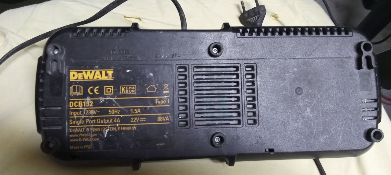 Ładowarka podwojna DeWalt dcb132