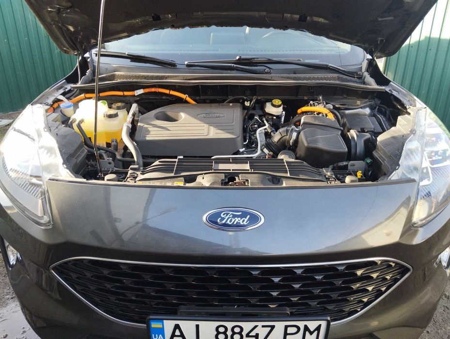 Ford Escape Titanium HYBRID 4wd  ( продаж обмін на житло Берегове)