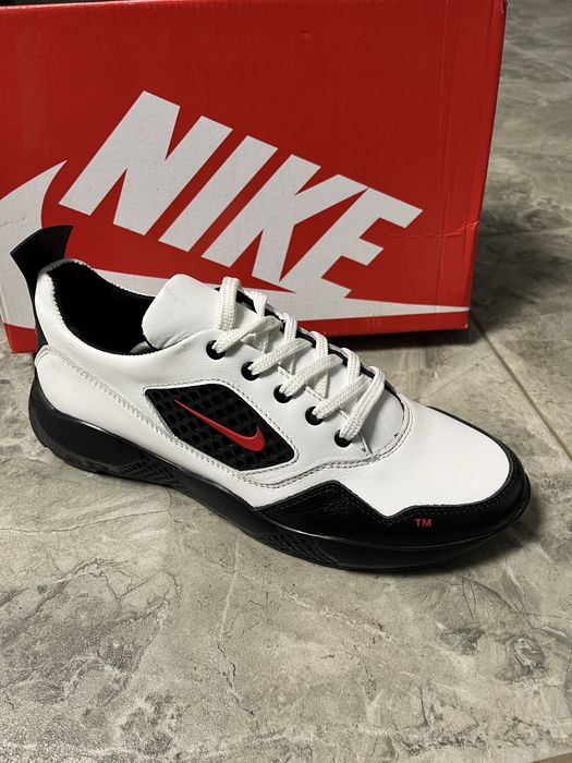 Оригінальні кросівки Nike розмір 42