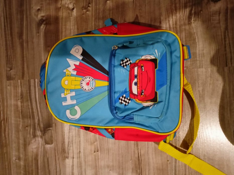 Plecak z autkiem