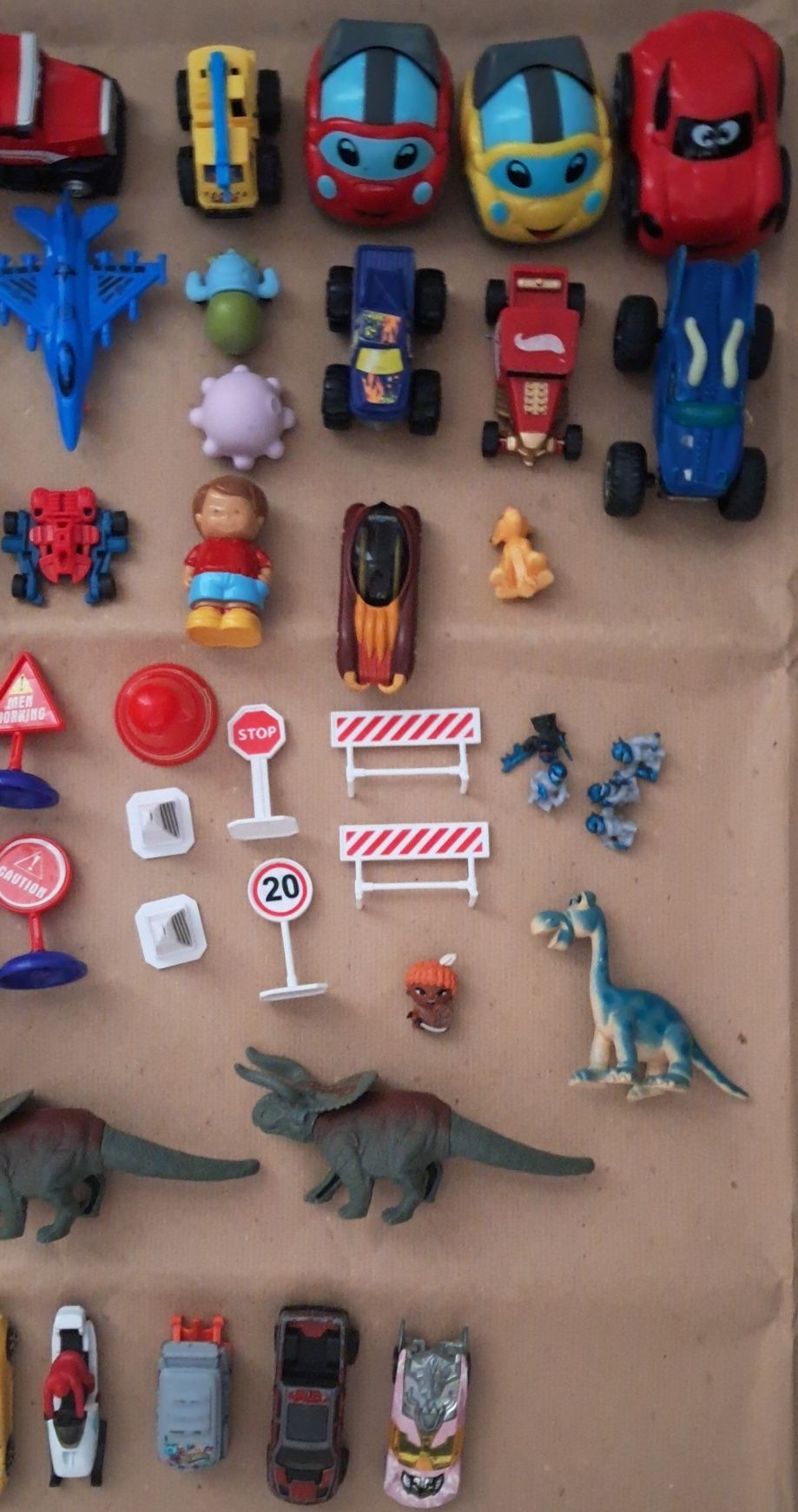 Conjunto lote brinquedos carros dinossauros marvel