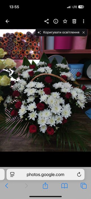 Похоронні корзини з живих квітів