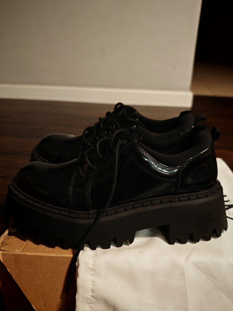 Buty Zara na traktorze r. 41