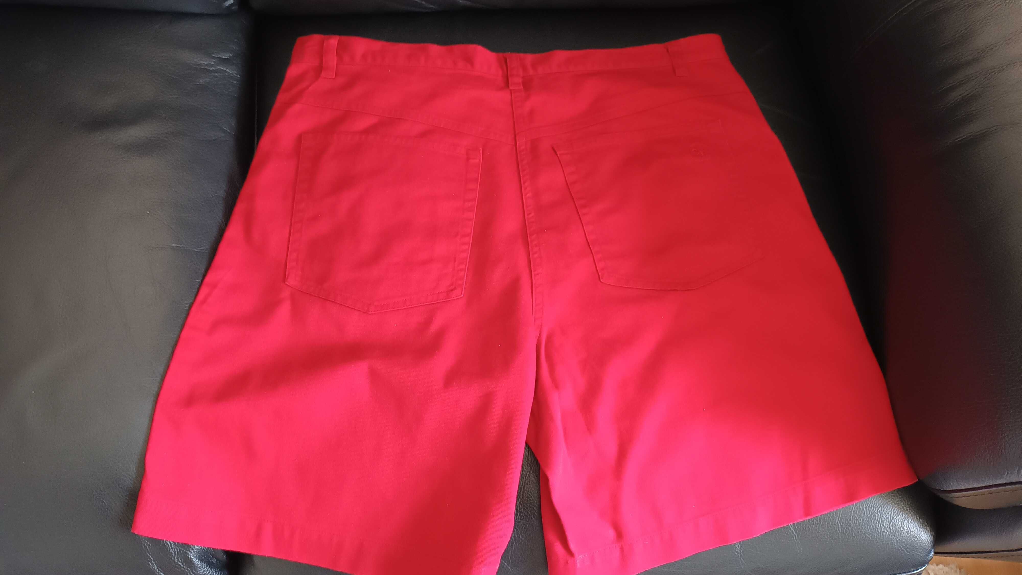 Calções em vermelho