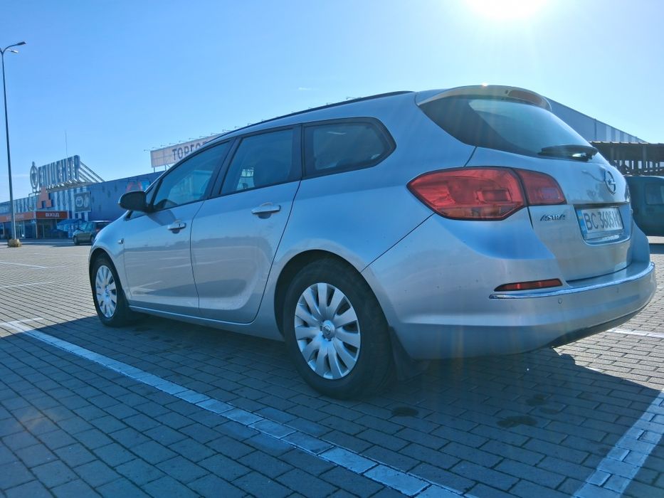 Продам опель астра J 2013 року випуску рестаїл