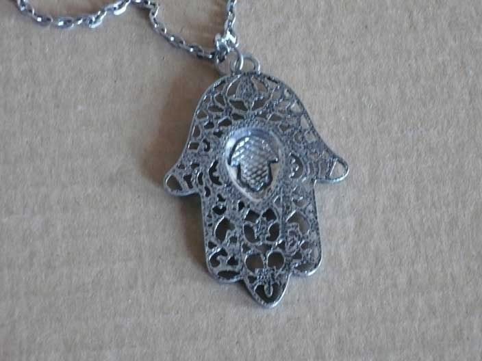 Fio com a mão de Fátima