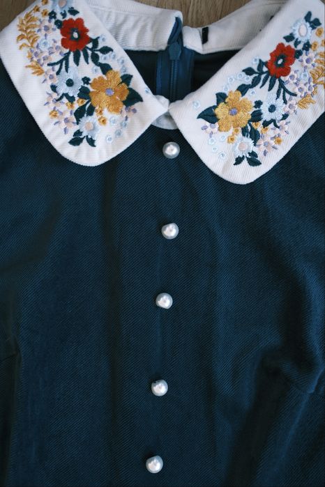 Сукня плаття з вишитим коміром вінтаж