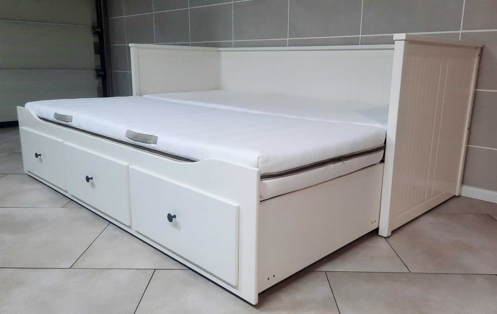 Łóżko leżanka IKEA HEMNES + 2 materace - Stan BARDZO DOBRY