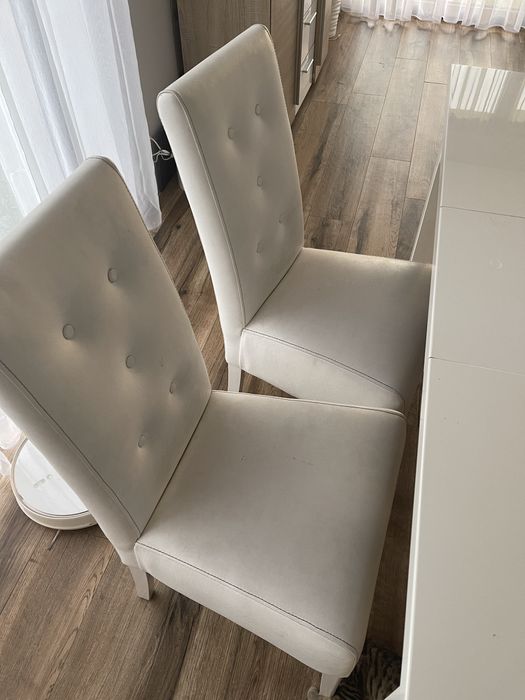 Stół lakierowany bialy i 4 krzesła