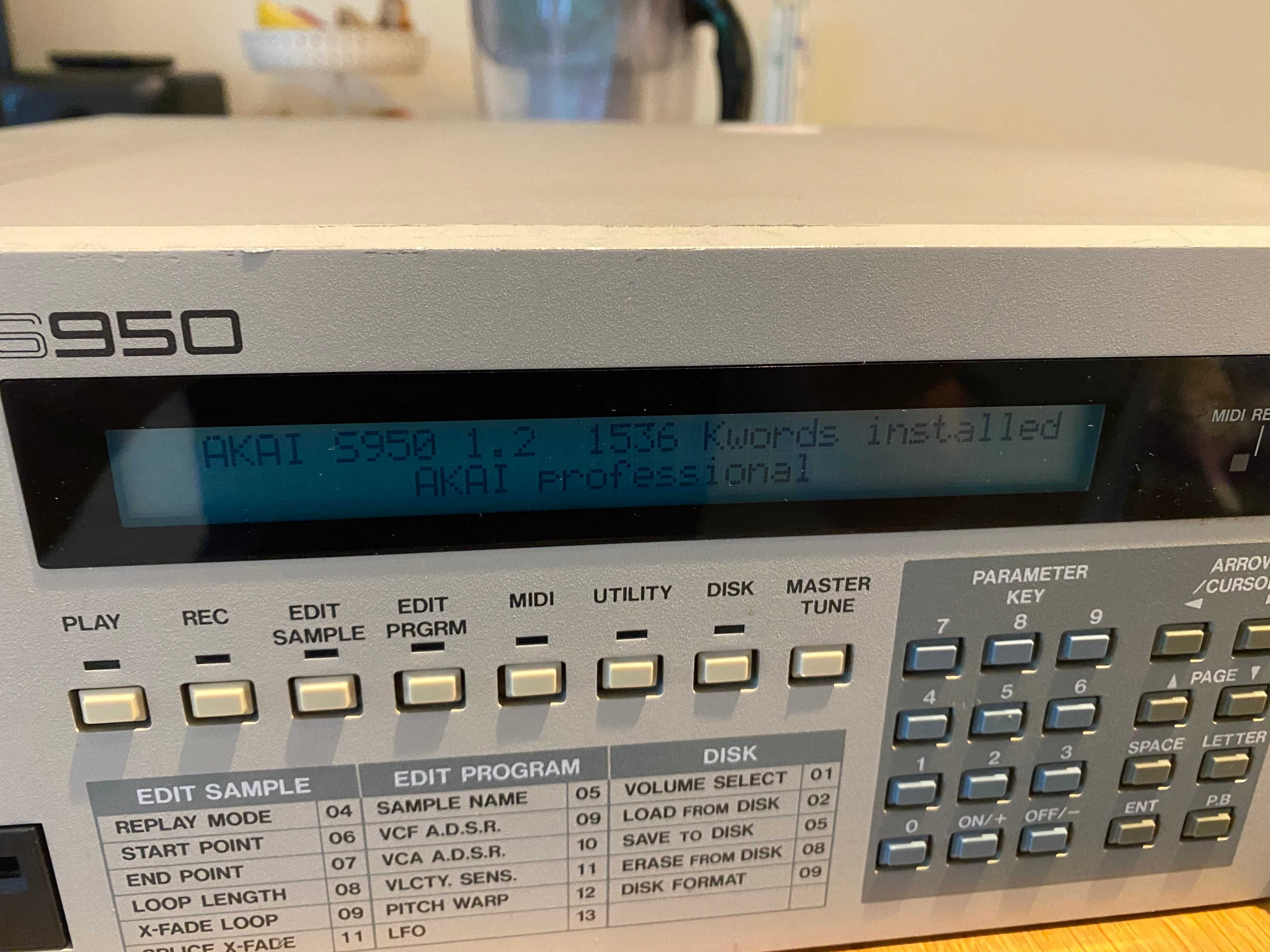 Akai S950 max 2,25MB RAM OS 1.2 sampler 12 bit