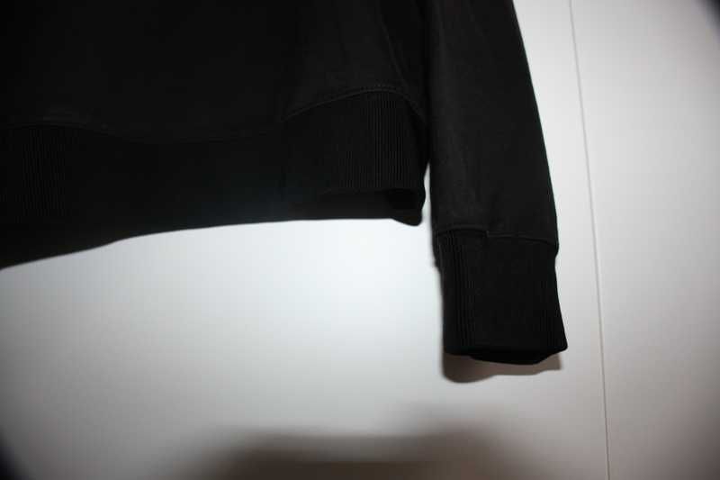 Camisola preta com gola e punhos iguais da ZARA Tamanho S