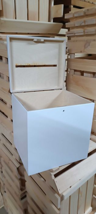 Pudełko na koperty od producenta 29x25x30 z zamkiem biała