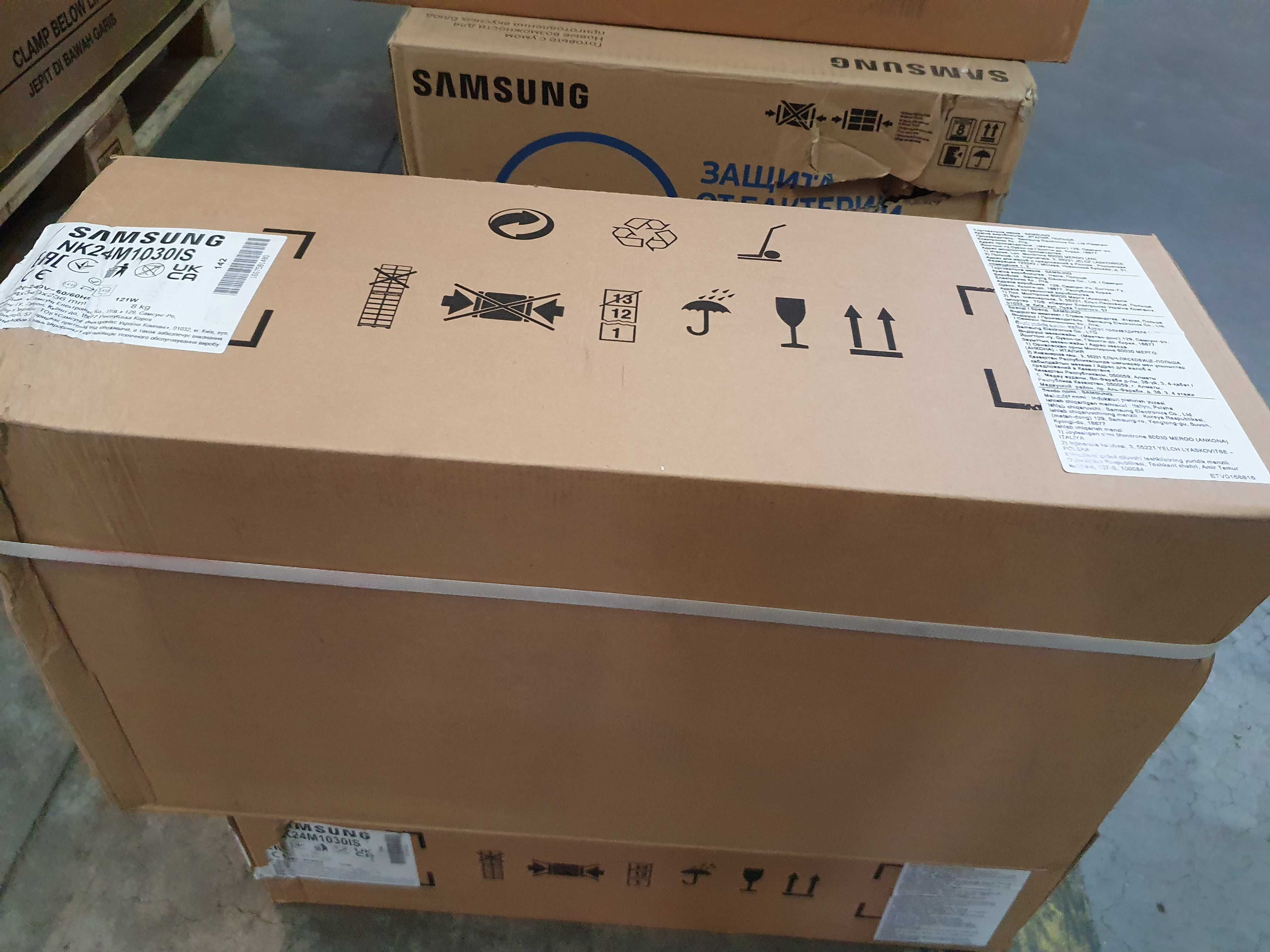 Витяжка Samsung NK24M1030IS/UR